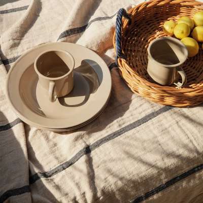 Picknick-Decke & Co: So sind Sie optimal vorbereitet! 5 Schlicht-schön: die Yard Picknick-Decke von ferm LIVING aus GOTS zertifizierter Bio-Baumwolle.