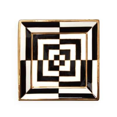 Regal dekorieren – mit kreativen Ideen und effizienten Tipps 8 Eine Ablageschale wie gemacht fürs Regal Dekorieren: handgefertigt, vergoldet und mit einem Op Art-Motiv. Von Jonathan Adler.