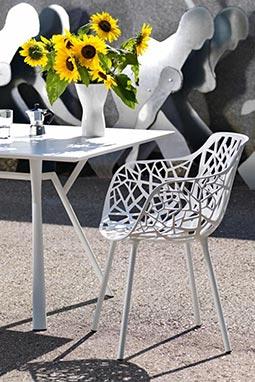 Italian Style – Wohnen mit Riviera-Chic 1 Fast Forest Sessel Headerbild links