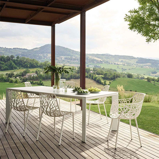 Italian Style – Wohnen mit Riviera-Chic 9 Fast Forest Sessel 620x620 mitte