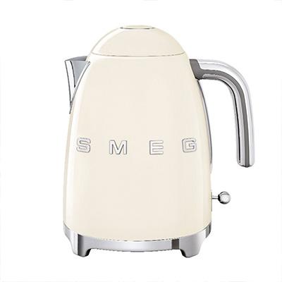 Italian Style – Wohnen mit Riviera-Chic 19 SMEG Wasserkocher unten Mitte
