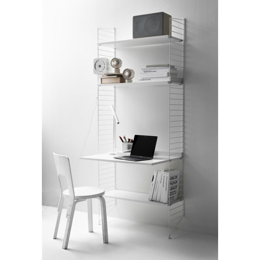 Kleines Arbeitszimmer einrichten: wenig Fläche optimal nutzen 1 Kleines Arbeitszimmer einrichten heißt vertikal denken. STRING FURNiTURE hat hier jede Menge smarte Regal-Lösungen.