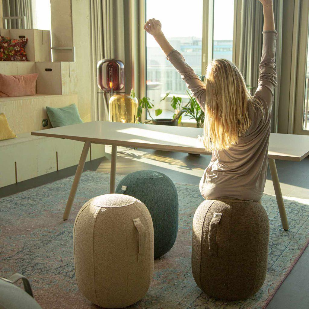Ergonomisches Sitzen: Damit ist Ihr Rücken happy! 14 VLUV KAPSUL ermöglicht das ergonomische Sitzen auf kleinstem Raum und ist dabei unglaublich bequem.