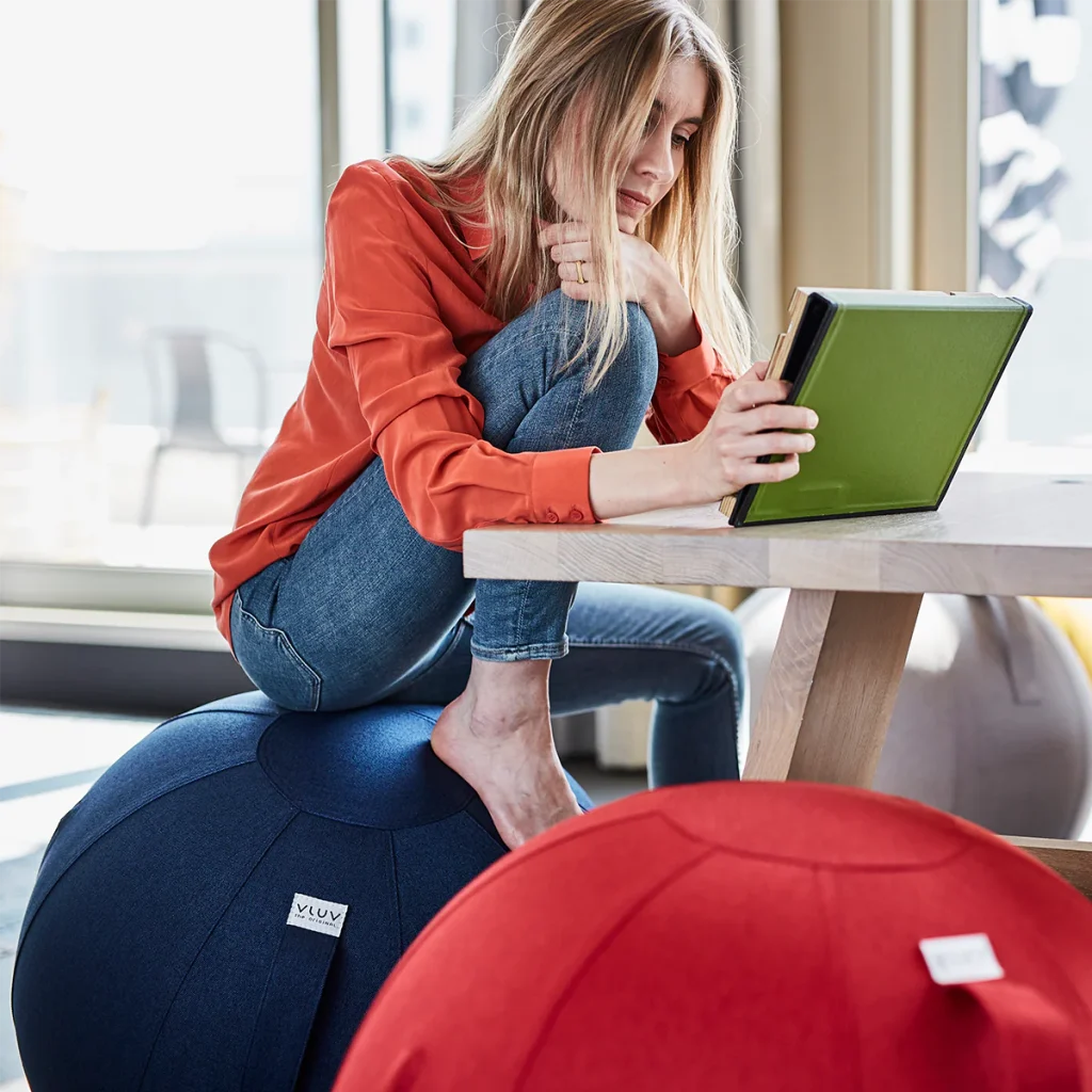 Ergonomisches Sitzen: Damit ist Ihr Rücken happy! 12 Vom VLUV BOL kann man nie genug haben. Sie sind einfach mega bequeme Hingucker, die zudem gut für die Gesundheit sind.