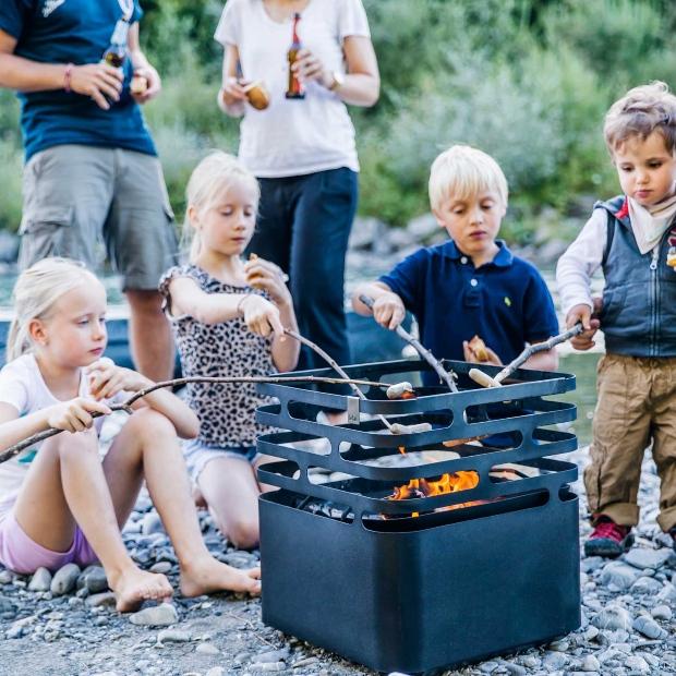 höfats CUBE Feuerstelle Feuerkorb & Hocker höfats CUBE Feuerstelle Feuerkorb & Hocker - Gartenparty im Herbst: Halloween-Grillen