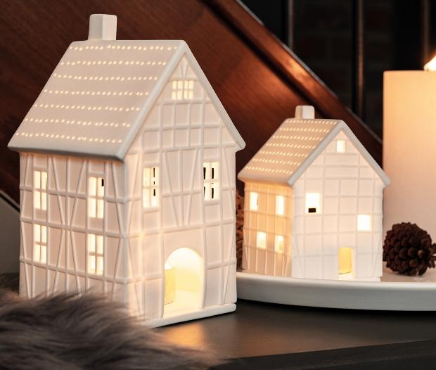 Lichthaus Fachwerkhaus Teelichtgehäuse aus weißem Porzellan | Design: Räder Design Lichthaus Fachwerkhaus Teelichtgehäuse aus weißem Porzellan | Design: Räder Design - Handmade-Design
