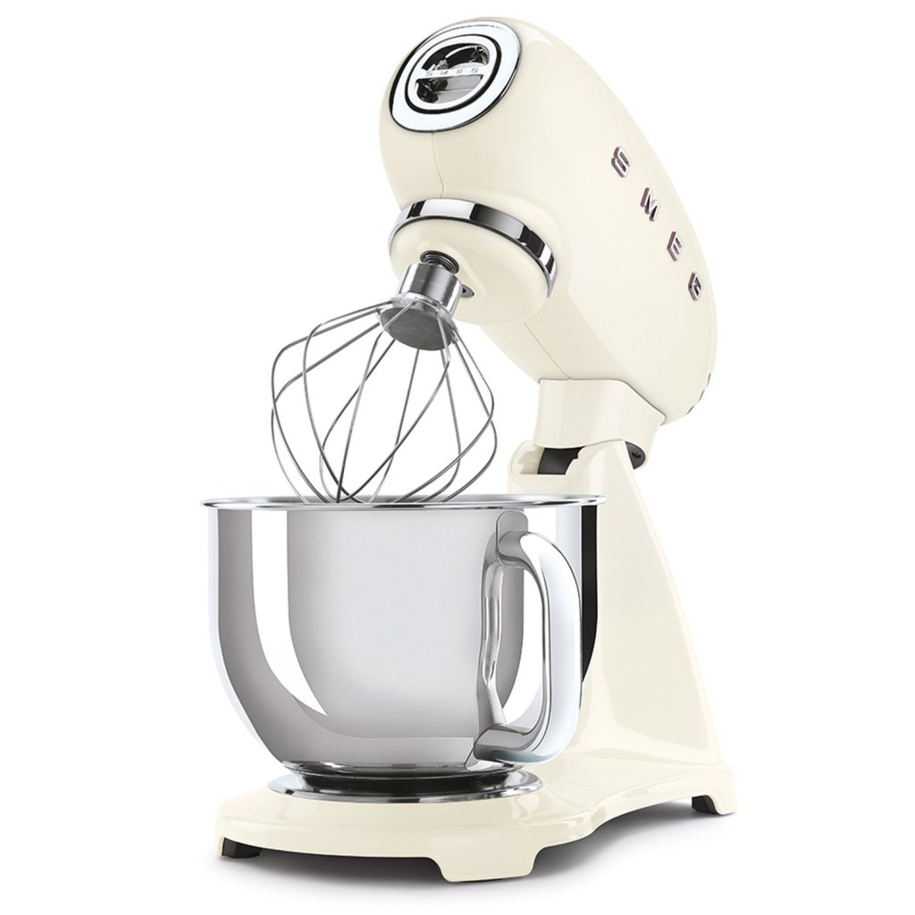 Vintage-Küche: Mit SMEG wird's richtig stilecht! 8 Formschön, praktisch und fast geräuschlos: die SMEG-Küchenmaschine. Ein Eyecatcher in jeder Vintage-Küche.