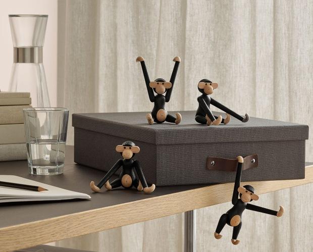 Kay Bojesen Affe Holz-Figur: groß / klein | Design: Kay Bojesen, 1951 Kay Bojesen Affe Holz-Figur: groß / klein | Design: Kay Bojesen, 1951 - Deko im Wohnzimmer