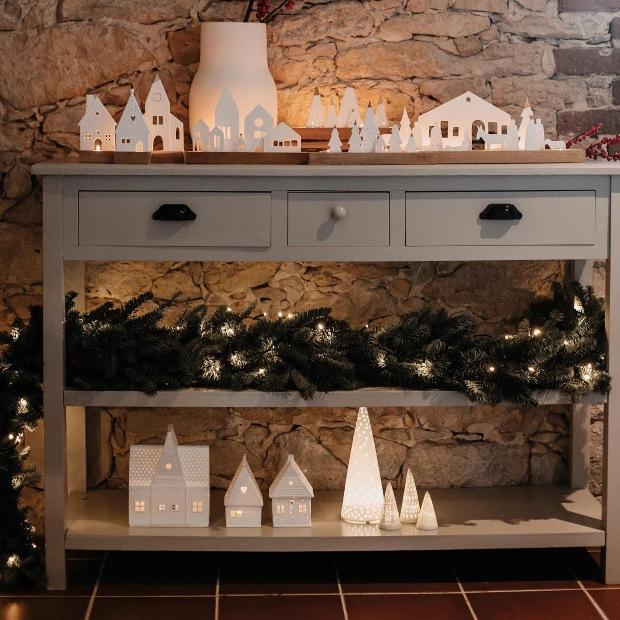 Räder Design – Lebkuchen Lichthaus Teelichtgehäuse aus weißem Porzellan | Design: Frütel Räder Design – Lebkuchen Lichthaus Teelichtgehäuse aus weißem Porzellan | Design: Frütel