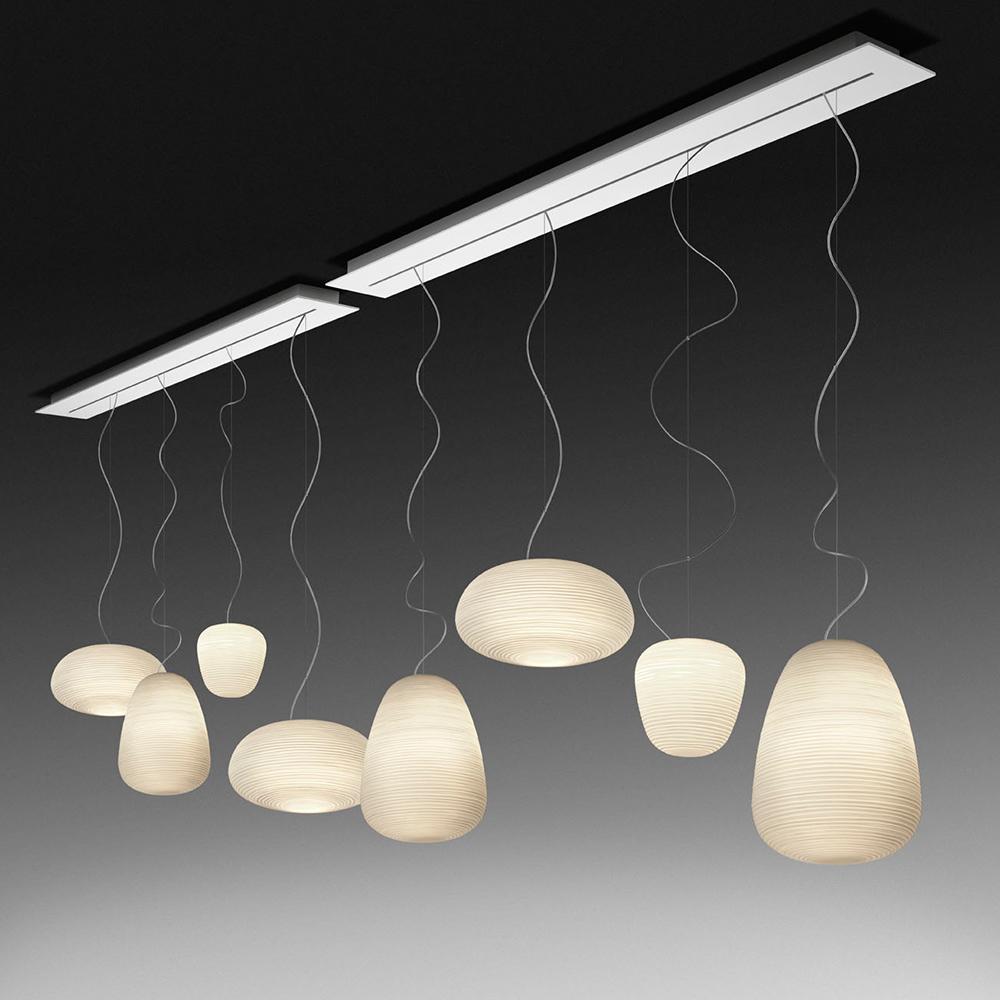 Designer Hängeleuchten: stilvoll erhellende Akzente 11 Ein, zwei, drei, viele: Die Foscarini Rituals Pendelleuchten machen sich auch in Reihe beispielsweise über der Kücheninsel gut.
