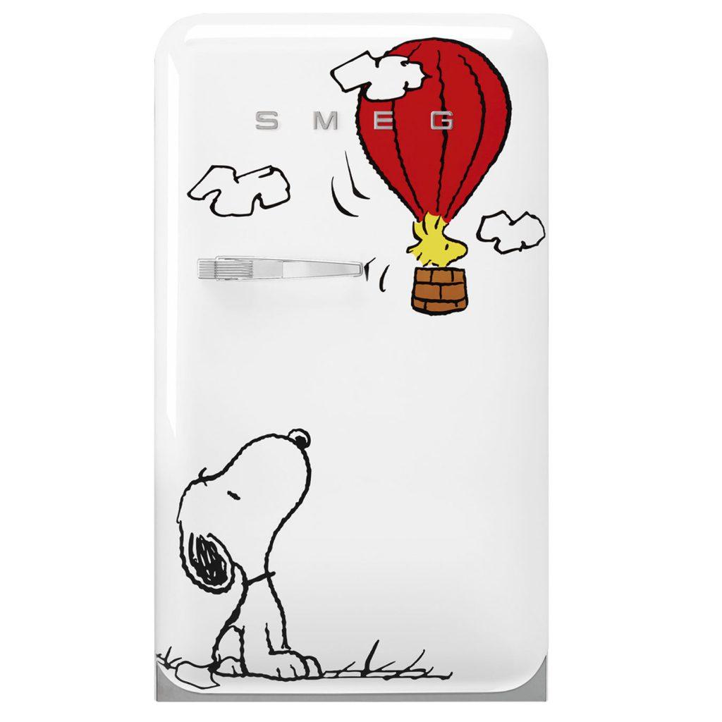 Vintage-Küche: Mit SMEG wird's richtig stilecht! 3 Zwei Ikonen vereint: Der kleine FAB10 Retro-Kühlschrank trifft auf Snoopy und Woodstock. Tierisch coole Kombi!