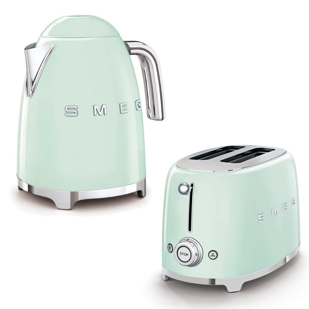 Vintage-Küche: Mit SMEG wird's richtig stilecht! 7 Dream-Team für die Vintage-Küche: SMEG-Wasserkocher und -Toaster. Im praktischen Set erhältlich.