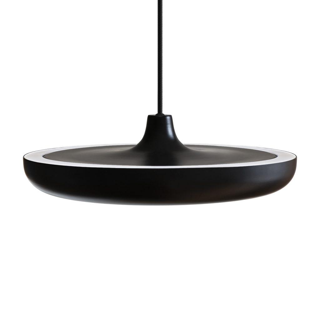 Designer Hängeleuchten: stilvoll erhellende Akzente 1 Umage Cassini: eine Designer Hängeleuchte, die herrlich abgespacet ist. In zwei Farben und Größen erhältlich.
