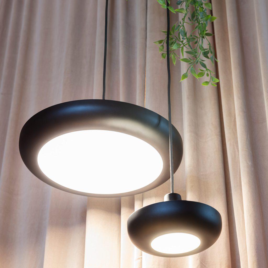 Designer Hängeleuchten: stilvoll erhellende Akzente 7 Die eingebauten LED Panel mit Diffusoren verströmt die Umage Cassini ein sanftes Licht.