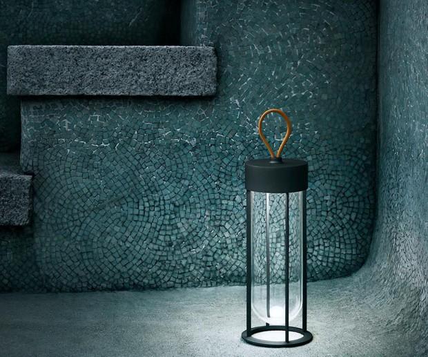 Flos – In Vitro Unplugged LED Außenleuchte | Design: Philippe Starck, 2020 Flos – In Vitro Unplugged LED Außenleuchte | Design: Philippe Starck, 2020