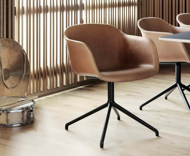 Muuto Fiber Chair Leder Drehstuhl Iconic Award 2019 | Design: Iskos-Berlin