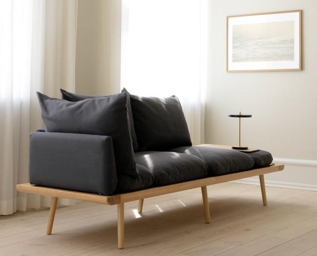 UMAGE – Lounge Around 3-Sitzer Sofa mit recycelten Horizons-Textil | Design: Søren Ravn Christensen UMAGE – Lounge Around 3-Sitzer Sofa mit recycelten Horizons-Textil | Design: Søren Ravn Christensen