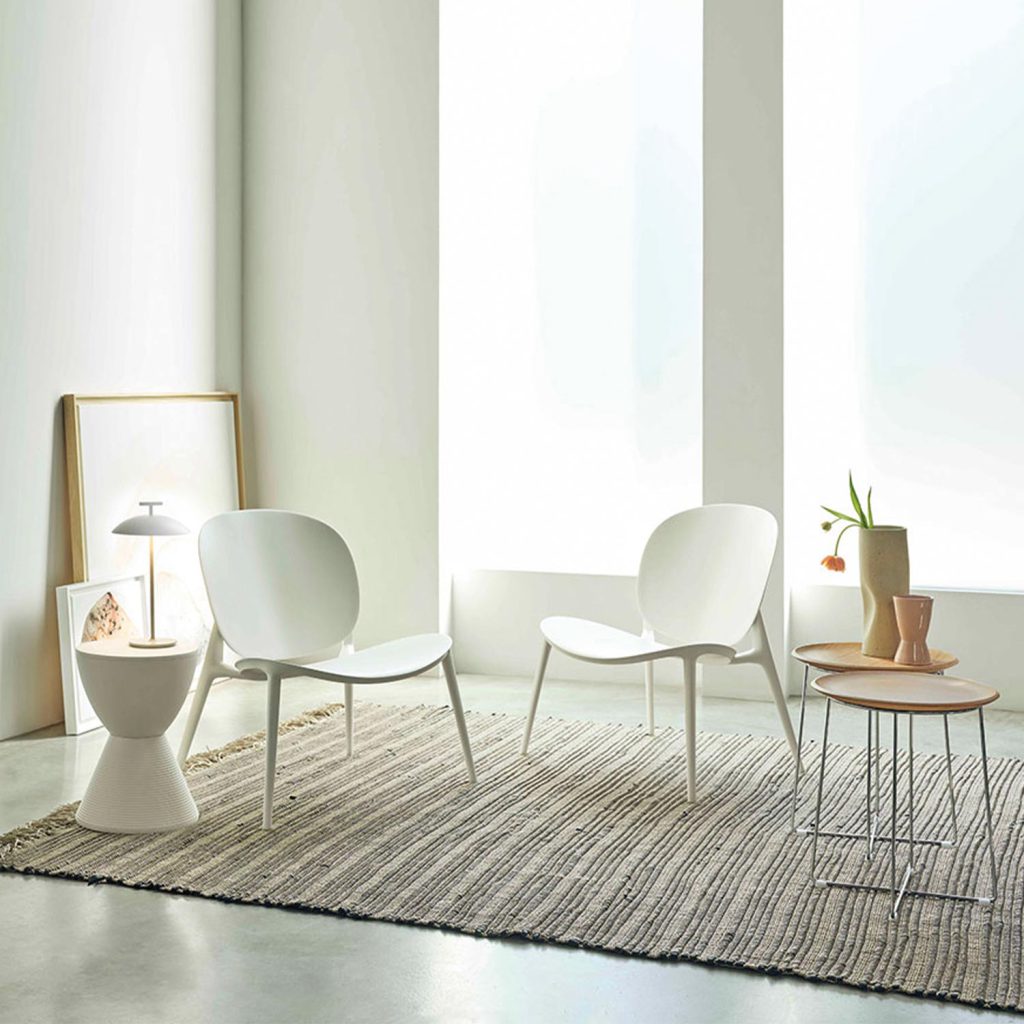Der Kartell Al Wook Beistelltisch fühlt sich in jedem Ambiente wohl. 