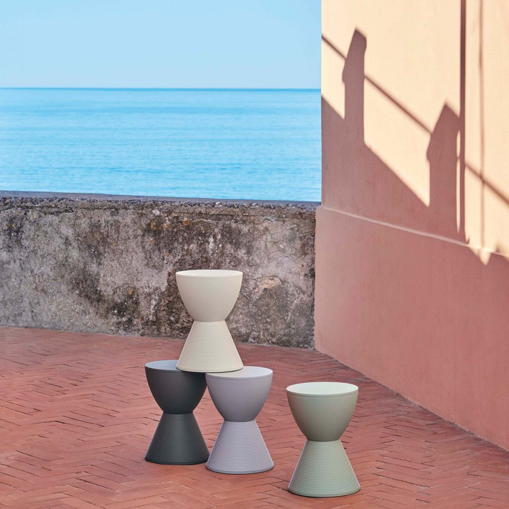 Beistelltisch oder Hocker? Ganz wie Sie mögen. Der Prince AHA von Kartell ist farbenfroh und vielseitig. 