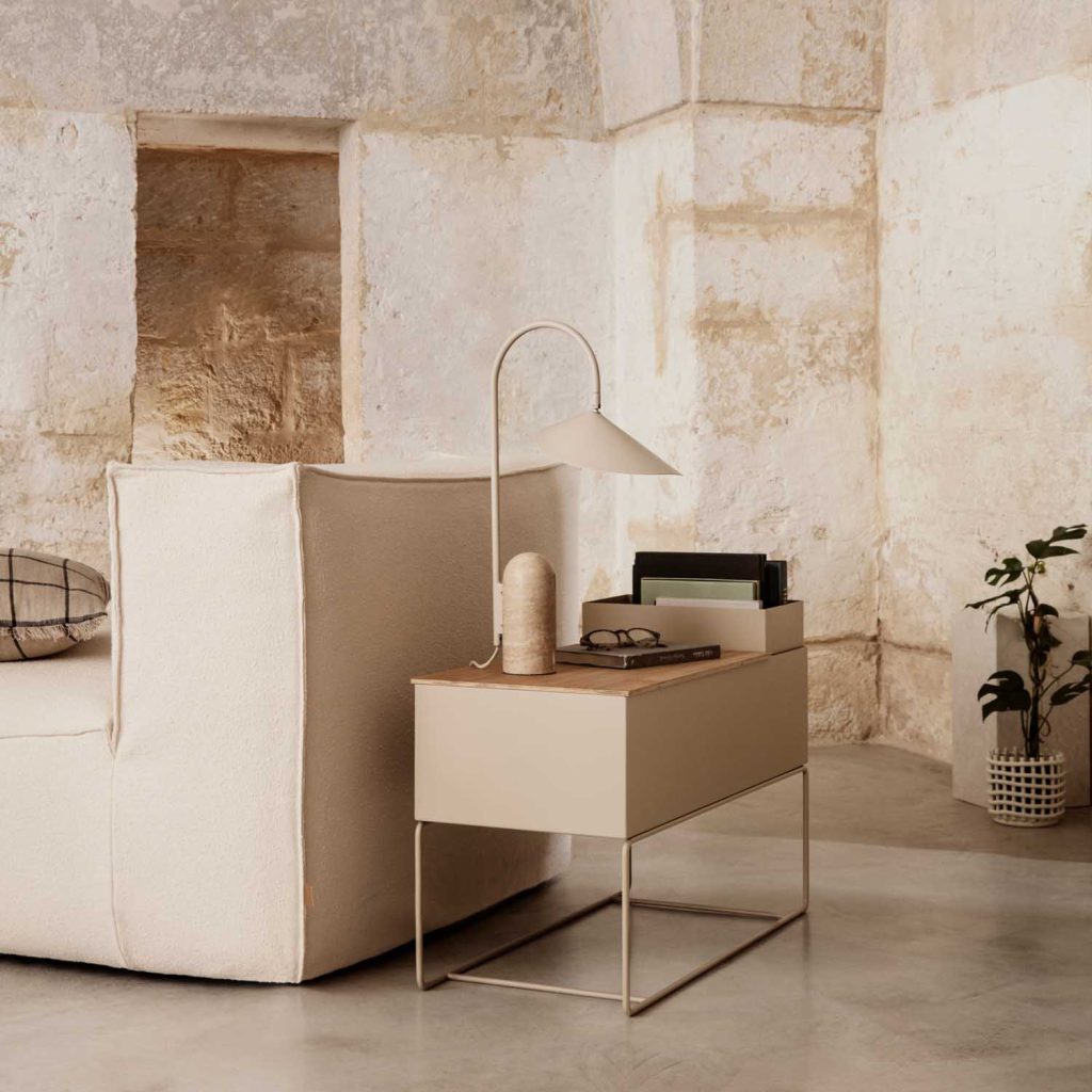 Plant Box Large von ferm LIVING macht sich auch als Beistelltisch ausgesprochen gut. 
