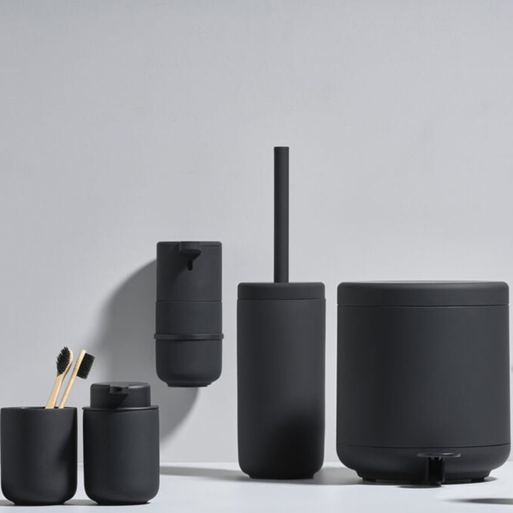 Minimalistische Badezimmer Ideen von Zone Denmark mit einem Hauch Japan.