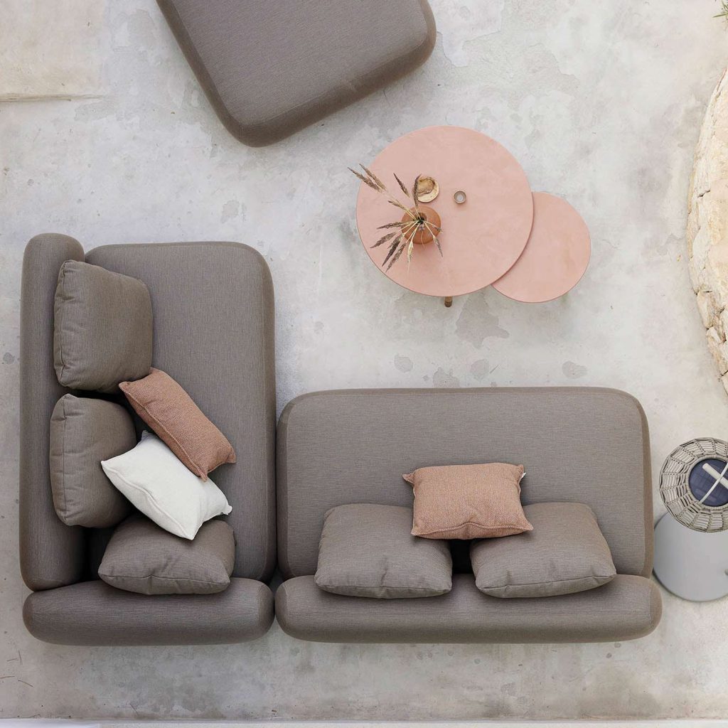 Outdoor Möbel: Die Trends 2025 10 Wenn Outdoor Möbel, dann gerne modular. Und natürlich hygge, wie sich das für Skandinavien gehört. Cane-line Capture ist da ein wundervolles Beispiel.
