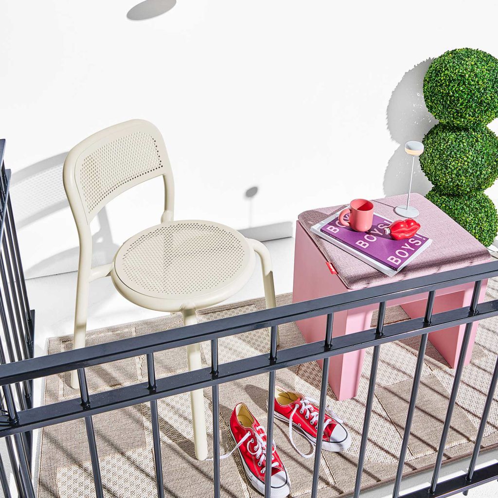 Outdoor Möbel: Die Trends 2025 20 Der Fatboy Carprettey Catwalk schafft Outdoor eine gemütliche Wohnzimmer-Atmosphäre und ist dabei ausgesprochen robust.