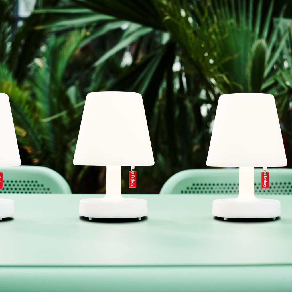 Outdoor Möbel: Die Trends 2025 23 Edison hätte an diesem kabellosen Trio seine Freude gehabt. Die Fatboy Edison the Mini ist schlicht und ergreifend strahlend schön.