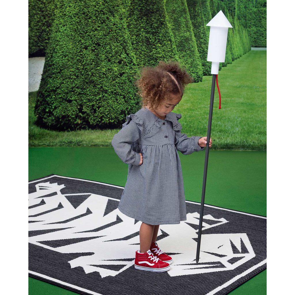 Kinder lieben die Fatboy Outdoor Prêt a Racket Leuchte. Eine ungefährliche Rakete, die die Fantasie beflügelt. 
