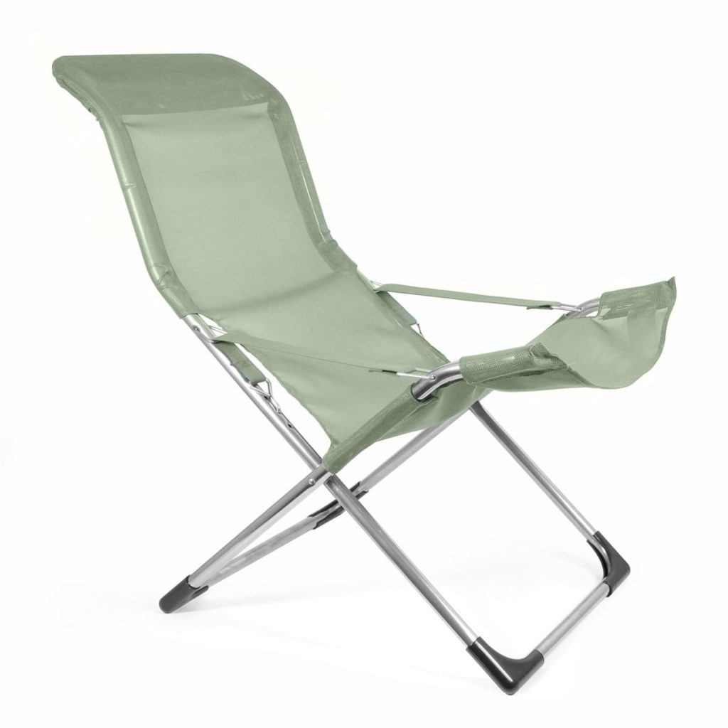 Outdoor Möbel: Die Trends 2025 6 Ein Outdoor Möbel zum Einfach-Einpacken und Überallhin-Mitnehmen: der klappbare FIam Fiesta Sessel.