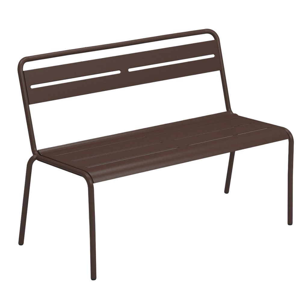 Outdoor Möbel: Die Trends 2025 8 Die 118 cm lange emu Star Gartenbank ist vor dem Haus genauso schön wie im Garten. Ein wunderbarer Platz für den Frühstückskaffee.