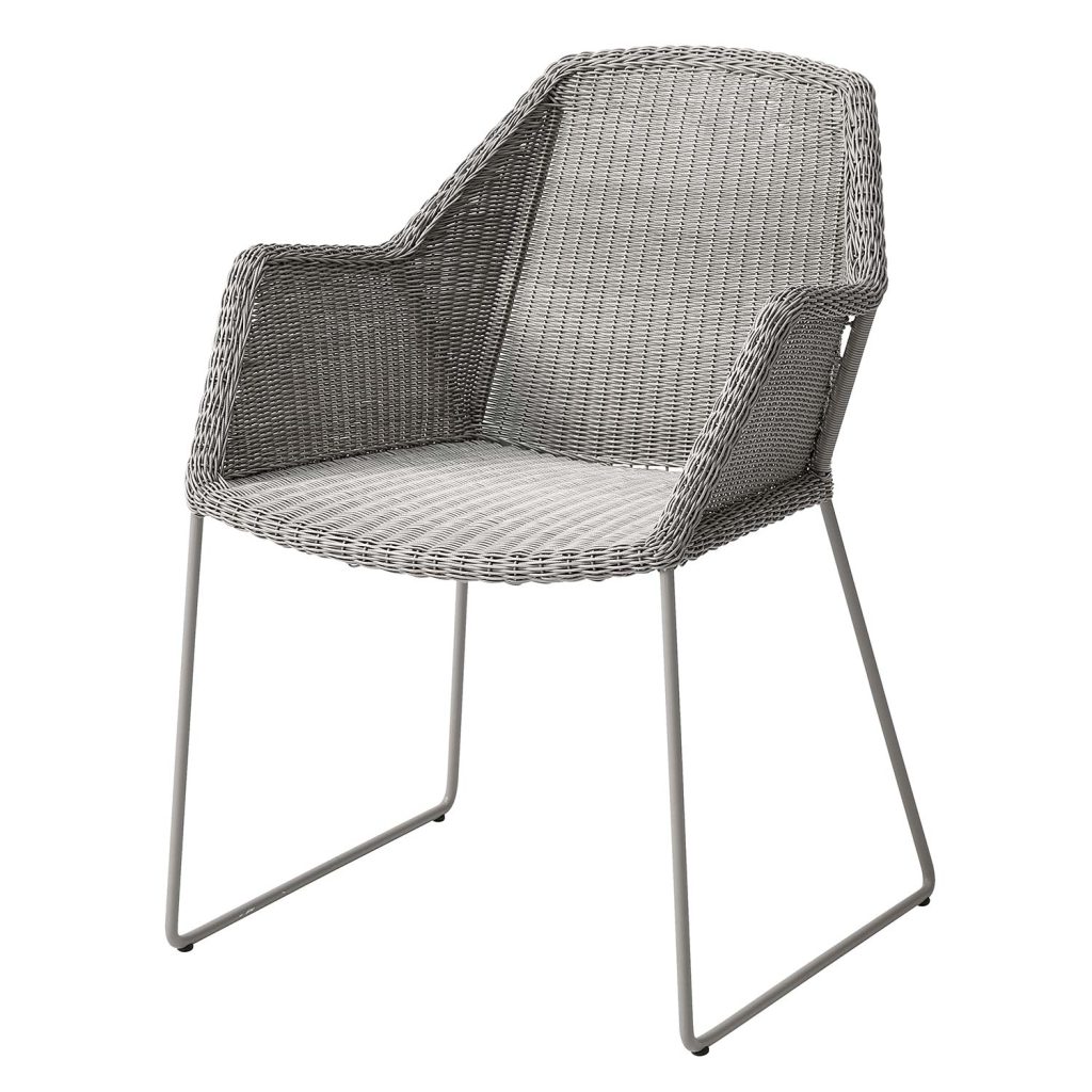 Gartenmöbel Materialien: 6 heiße Anwärter für die Outdoor-Saison 11 Oben luftige Netzstruktur, unten ein Stahlgestell. Der elegante Cane-line Breeze Armstuhl überzeugt mit zwei Materialien.