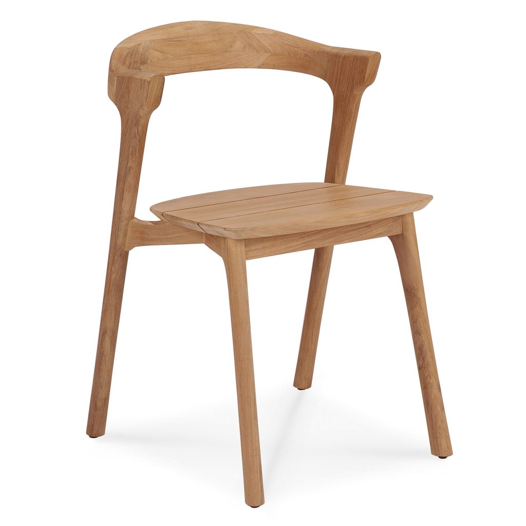 Gartenmöbel Materialien: 6 heiße Anwärter für die Outdoor-Saison 2 Der minimalistische Bok Stuhl von Ethnicraft. Aus einem der beliebtesten Gartenmöbel Materialien: Teakholz.