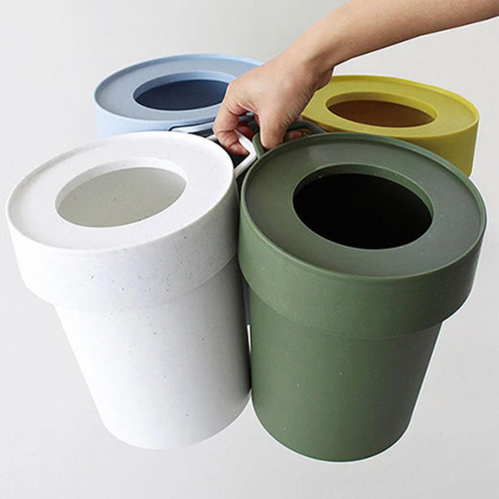 Hachiman Produkte: Ordnungsliebe neu definiert 5 Die stapelbaren Taptrash Eimer gibt es in zwei Größen und jeweils vier Farben. Mit seitlichem Griff zum Tragen oder Aufhängen.