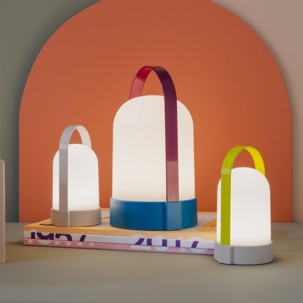 Finden Sie jetzt IHRE Outdoorlampe: Hier sind unsere HighLIGHTS 13 Retro-Feeling to go: die URi Outdoorlampe von Remember. 25 oder 15 cm hoch.