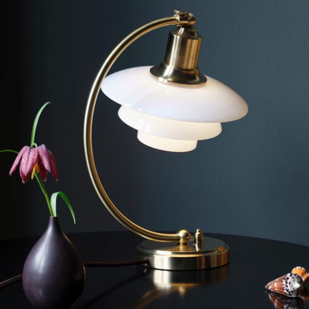 Designer im Spotlight: Poul Henningsen 5 Louis Poulsen - PH 2/2 Luna Tischleuchte; Design: Poul Henningsen