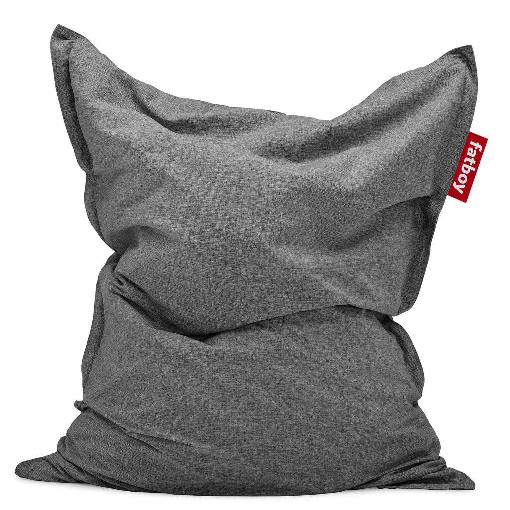 Hygge – so wird Wohnen zum Wohlfühlen 9 Der graue Fatboy Original Outdoor Sitzsack ist ein flexibler Lieblingsplatz für draußen und drinnen. Hygge pur!