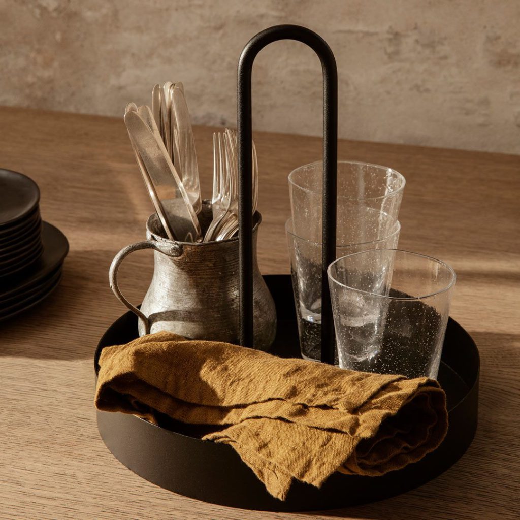 Skandinavische Design-Geschichte erleben 5 Grib-Tablett von ferm LIVING